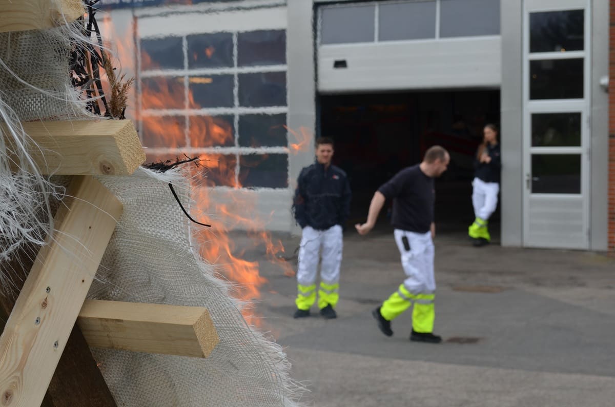 Test af brandsikring på stråtag
